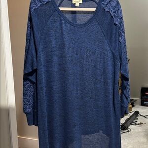 ✅ONE WORLD Blue Lace Sleeve Top